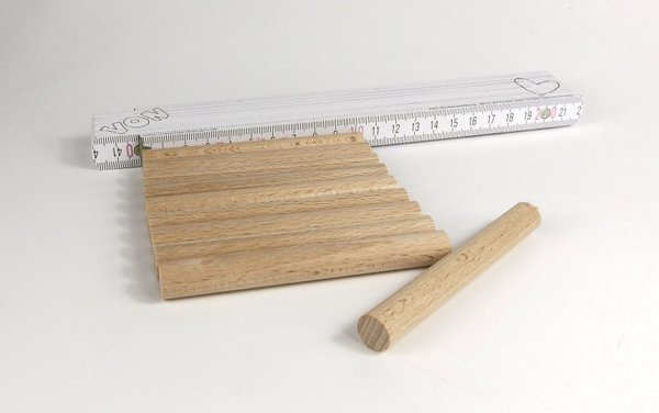 1 Rundstab aus 12 mm Buchenholz 10 cm lang